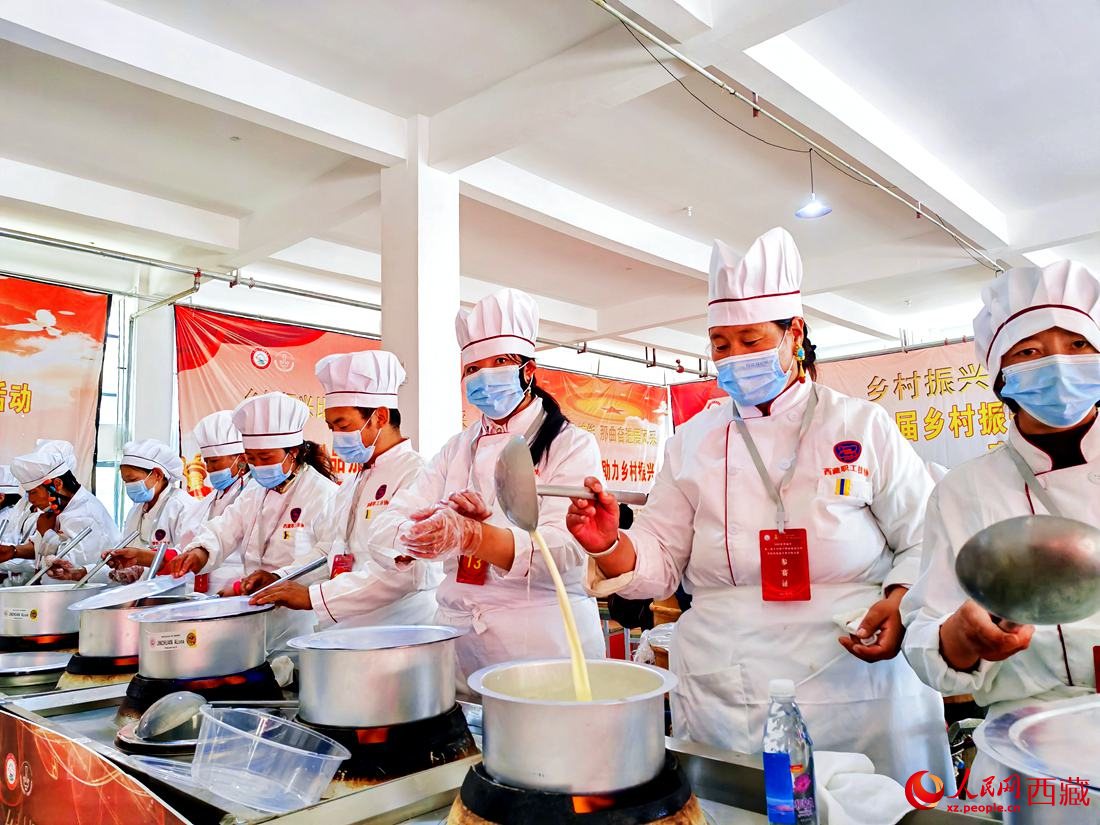 廚藝比拼。人民網(wǎng) 李海霞攝