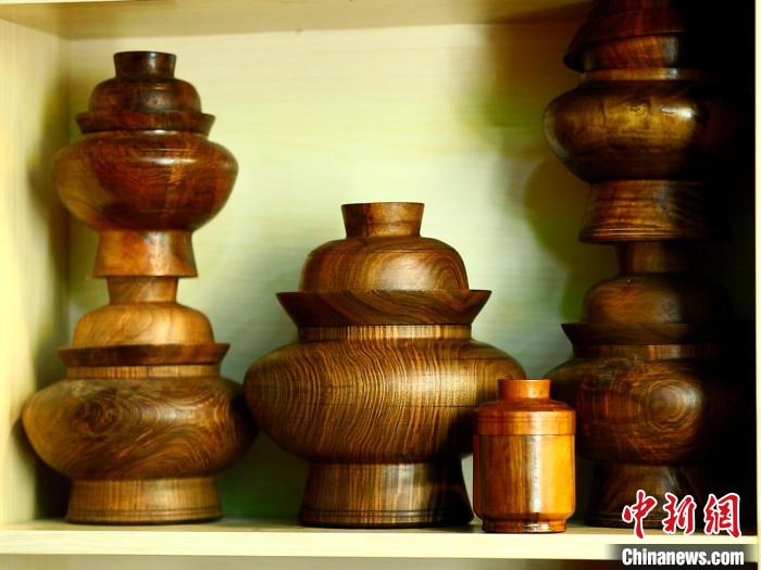 圖為各種木碗成品?！?鄧巴 　攝