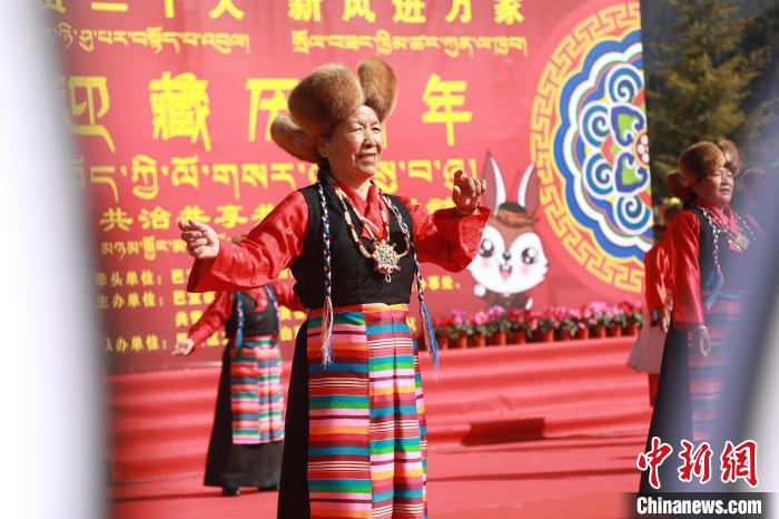 圖為藏歷新年活動(dòng)現(xiàn)場(chǎng)。　張力 攝