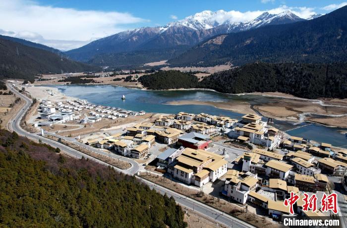 2月17日，西藏林芝魯朗小鎮(zhèn)。(無人機照片) 李林 攝