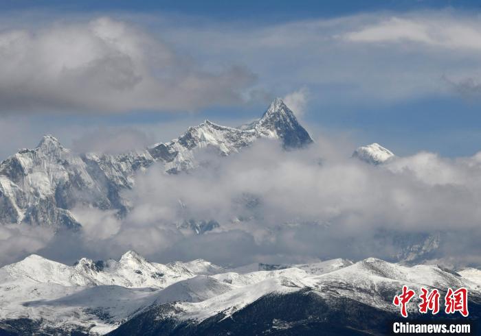 2月17日，西藏林芝色季拉山觀景臺拍到的南迦巴瓦峰?！±盍?攝