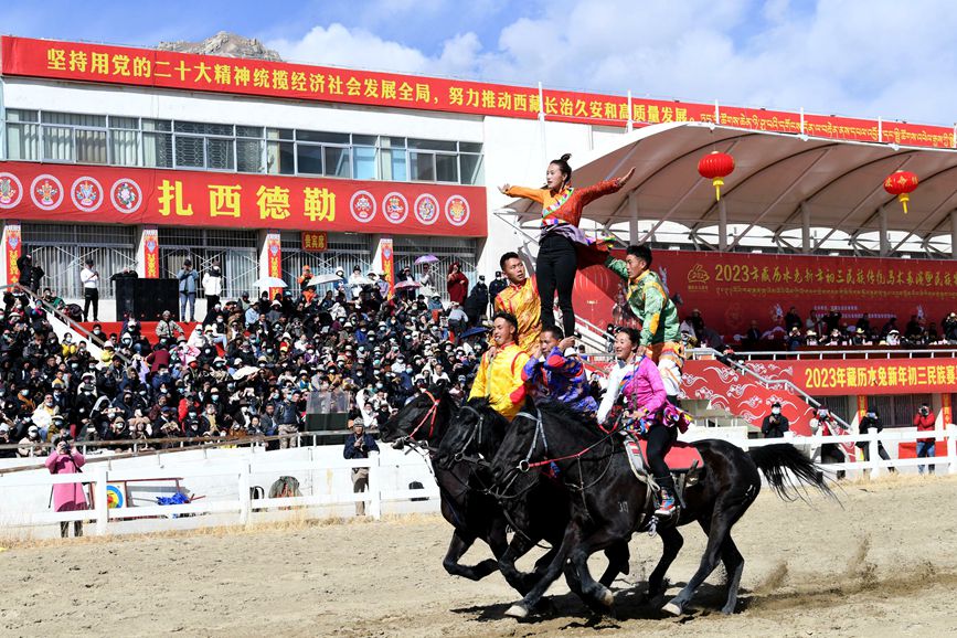 藏歷新年，精彩的馬術(shù)表演。潘多攝