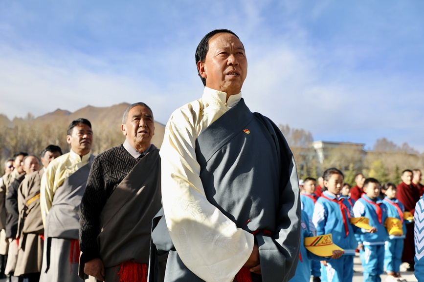 “升國旗、唱國歌”儀式現(xiàn)場。