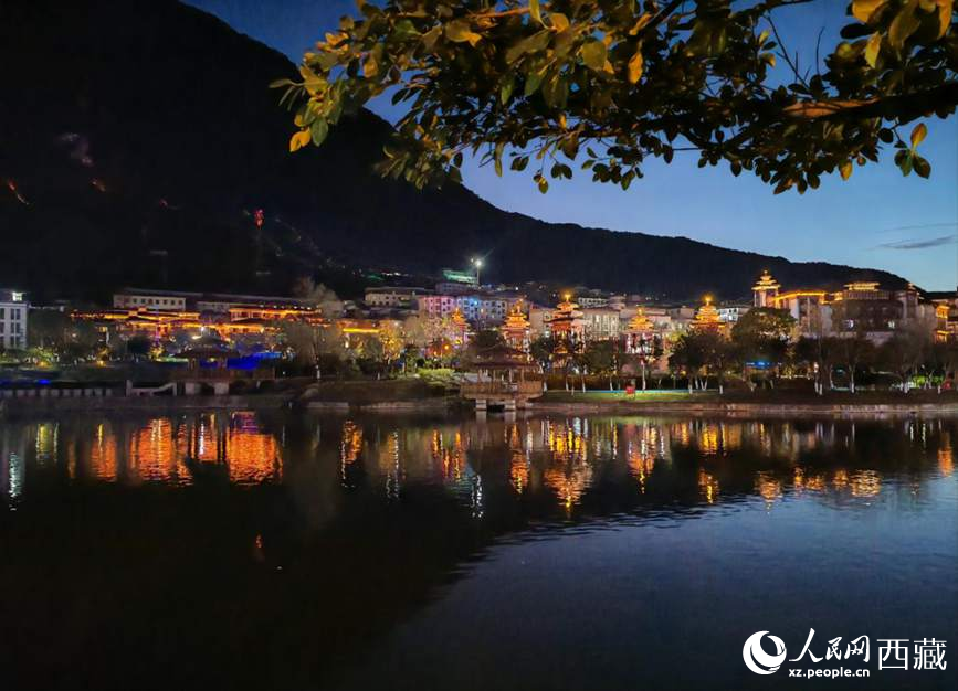 墨脫縣夜景。人民網(wǎng) 李海霞攝