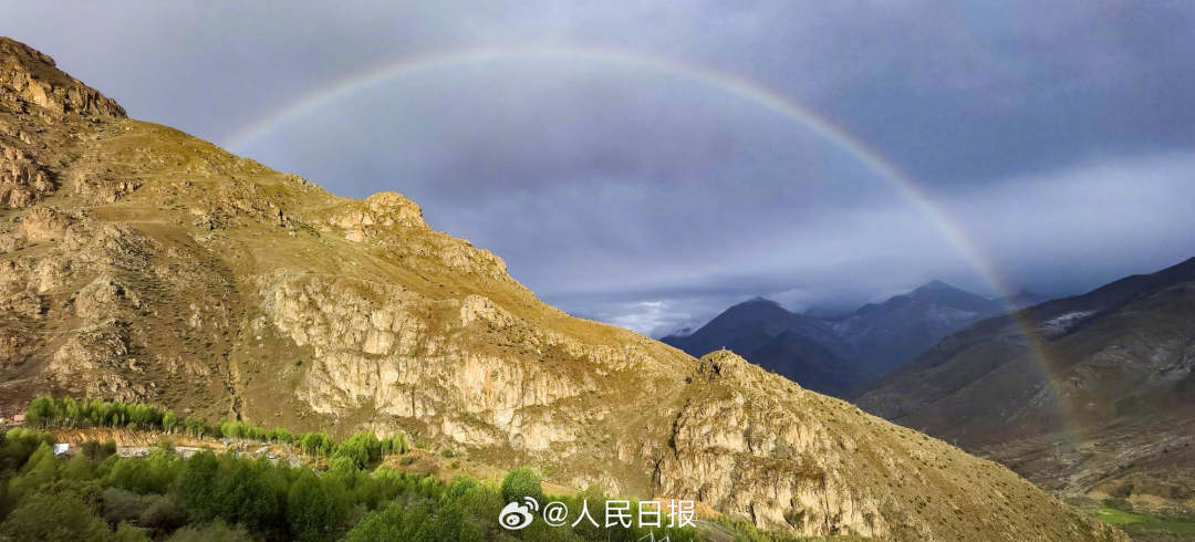 接好運(yùn)！青藏高原現(xiàn)巨大彩虹橋