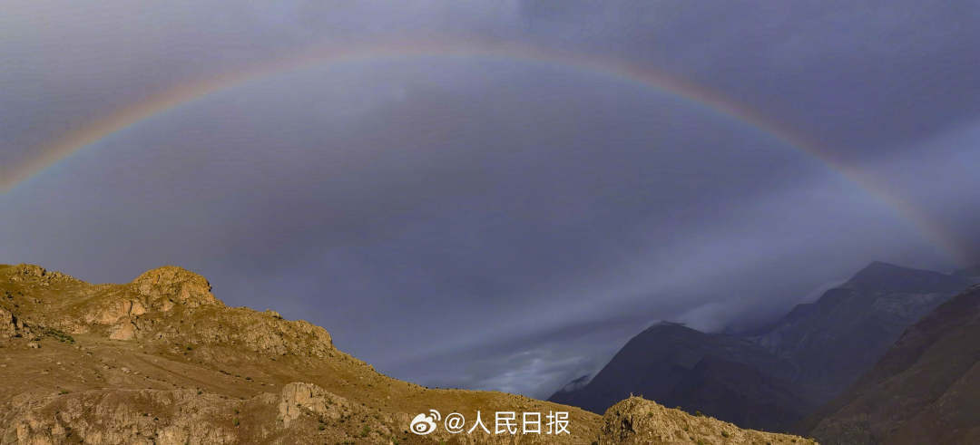 接好運(yùn)！青藏高原現(xiàn)巨大彩虹橋