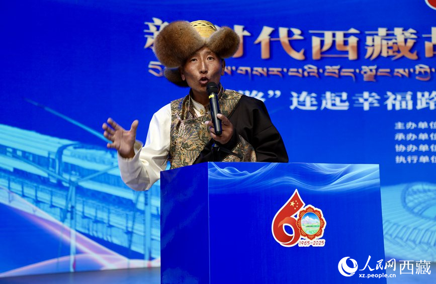 山南市隆子縣三安曲林鄉(xiāng)三林村黨支部副書記扎西次仁作分享報(bào)告。人民網(wǎng)記者 次仁羅布攝