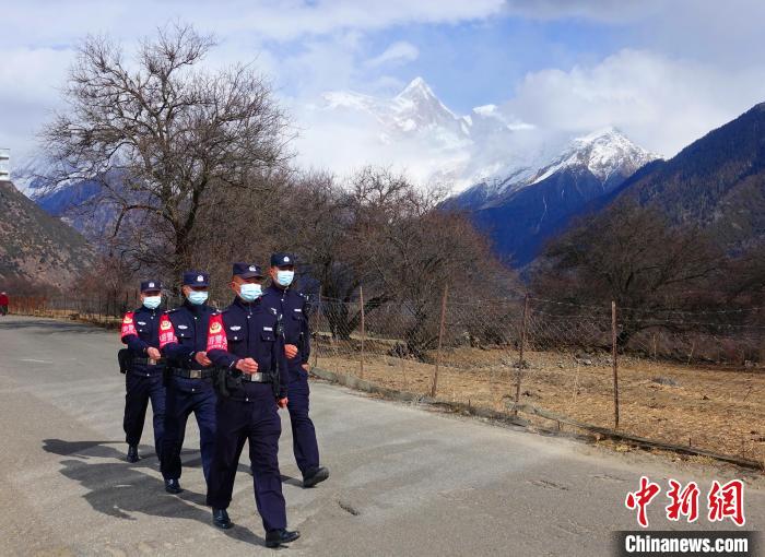西藏林芝戍邊民警：為“你”翻山越嶺，卻無心看風景
