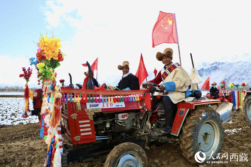 拉薩市墨竹工卡縣唐加鄉(xiāng)莫沖村的春耕儀式現(xiàn)場(chǎng)。人民網(wǎng) 次仁羅布攝