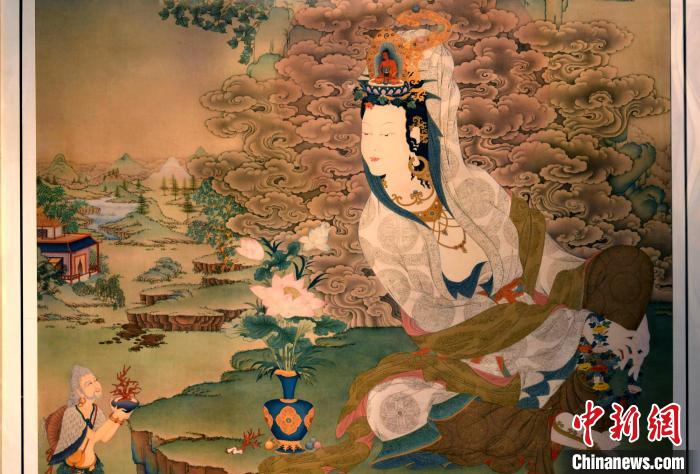 圖為5月16日，展覽中新創(chuàng)唐卡作品《靜息觀音》(局部)?！±盍?攝
