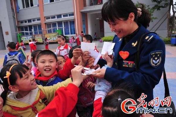 【我和軍隊(duì)的不解之緣】“先是軍人，才是媽媽”