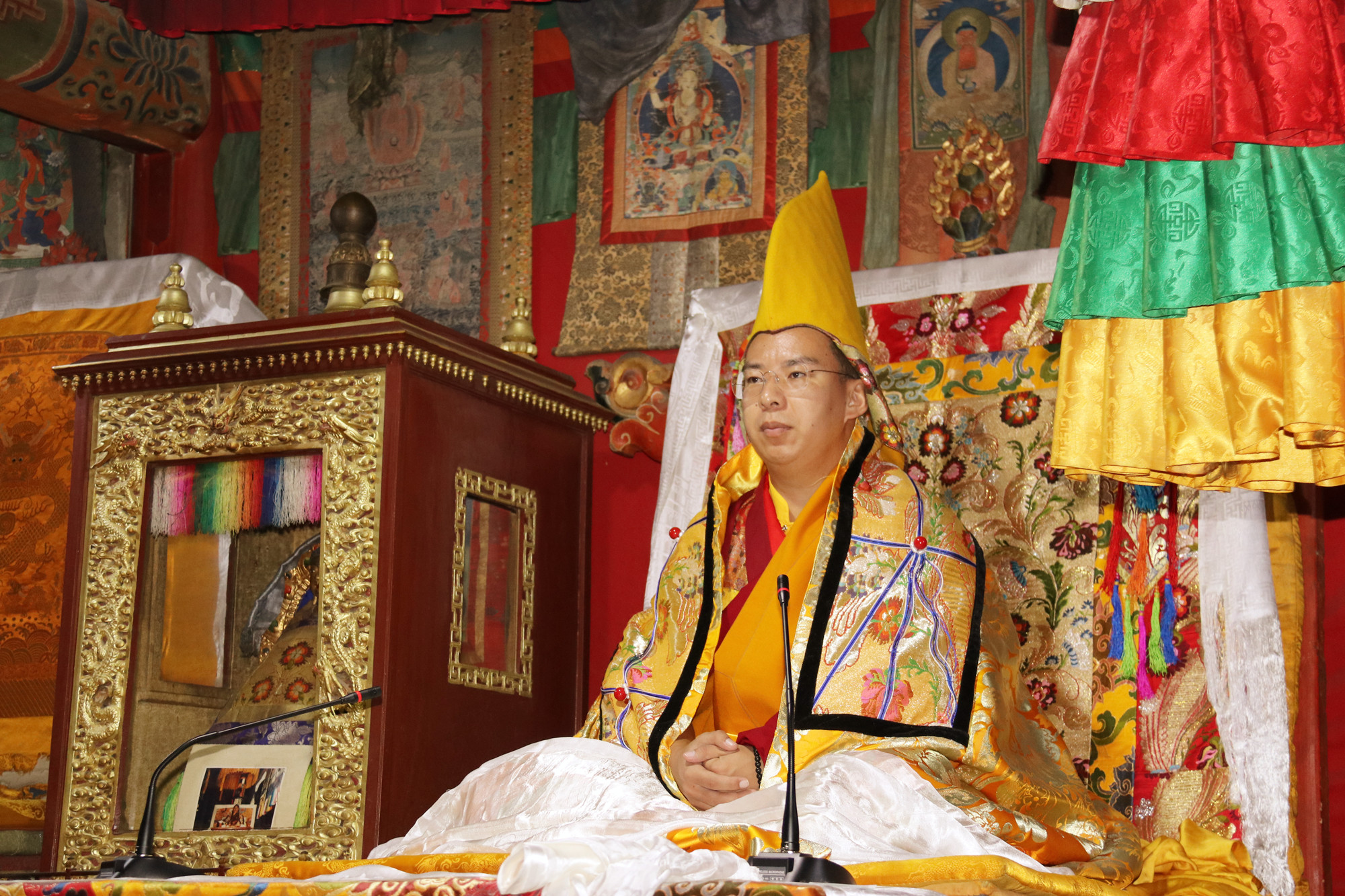 班禪大師在大經(jīng)堂講經(jīng)。攝影：袁星宇.jpg