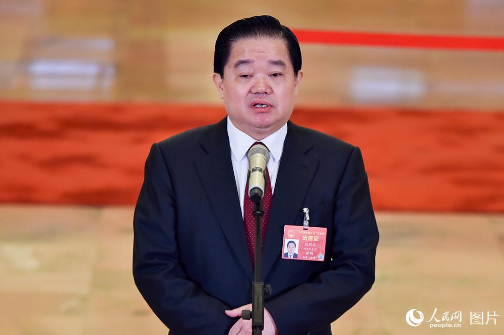 全國人大代表、河北省人大常委會黨組書記、常務(wù)副主任范照兵。