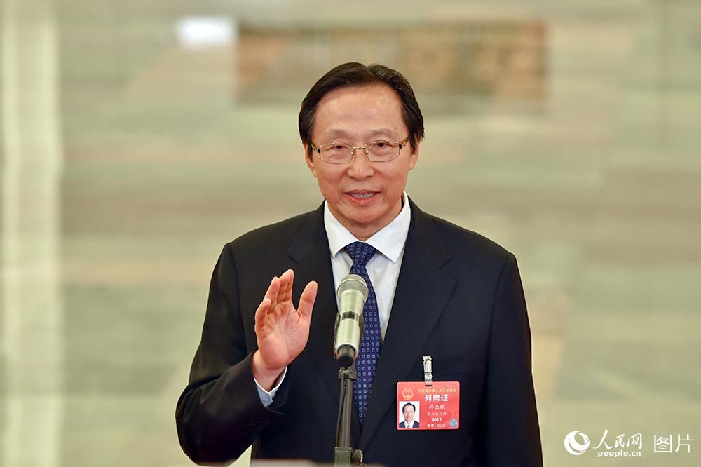 農(nóng)業(yè)農(nóng)村部部長韓長賦回答記者提問。