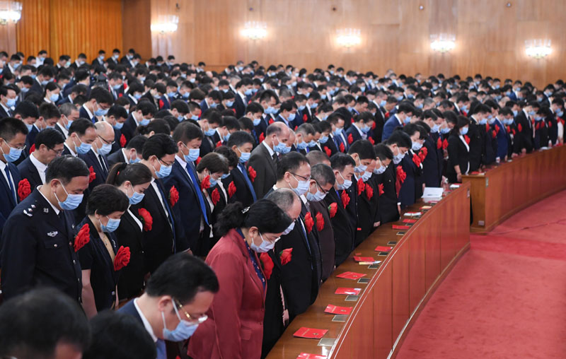 2020年9月8日上午，全國抗擊新冠肺炎疫情表彰大會(huì)在北京人民大會(huì)堂隆重舉行。這是全場肅立，向新冠肺炎疫情犧牲烈士和逝世同胞默哀。