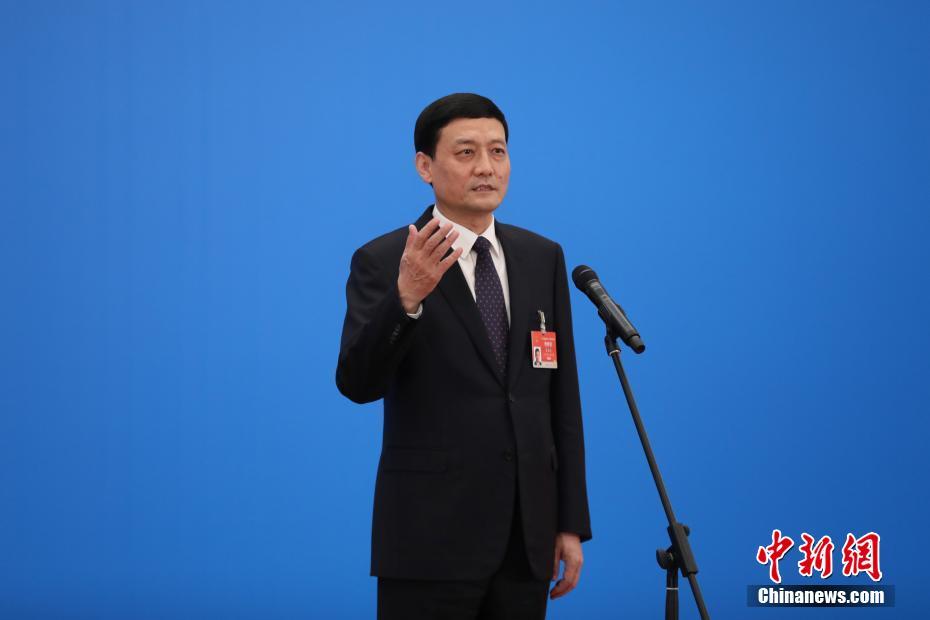 3月8日，第十三屆全國人民代表大會(huì)第四次會(huì)議舉行第二場(chǎng)“部長通道”采訪活動(dòng)。圖為中國工業(yè)和信息化部部長肖亞慶通過網(wǎng)絡(luò)視頻方式接受采訪。 <a target='_blank' ><p  align=