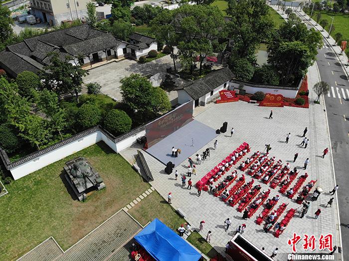 31日上午，“在這里讀懂初心使命——網絡媒體革命老區(qū)行”網絡主題采訪活動湖南站啟動儀式在長沙許光達故居舉行。<a target='_blank'  ><p  align=