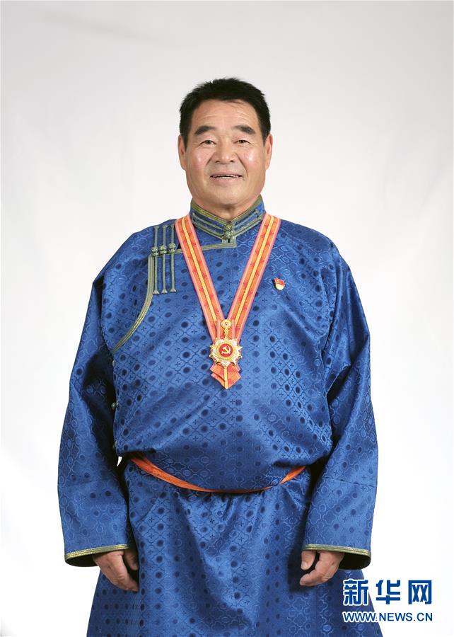 （奮斗百年路　啟航新征程·“七一勛章”獲得者·圖文互動(dòng)）（1）“草原之子”廷·巴特爾：讓草原綠起來，幫牧民富起來