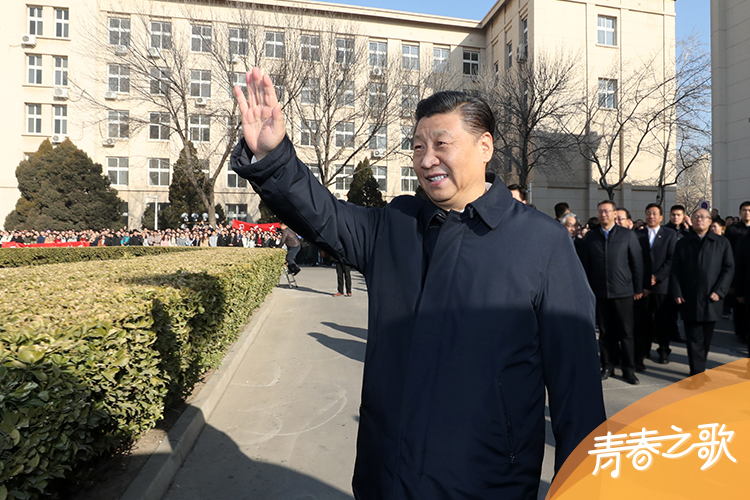 2019年1月17日，習(xí)近平在天津南開(kāi)大學(xué)向?qū)W生揮手致意。