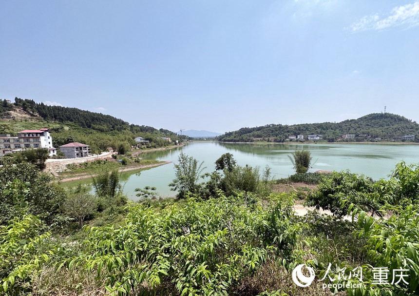 龍湖村以橋亭湖周邊為核心發(fā)展旅游產(chǎn)業(yè)。人民網(wǎng)記者 劉政寧攝
