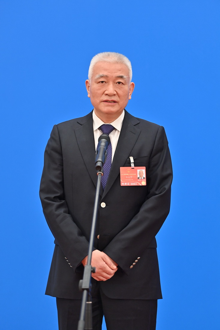 這是科學(xué)技術(shù)部部長(zhǎng)王志剛通過網(wǎng)絡(luò)視頻方式接受采訪。新華社記者 李鑫 攝