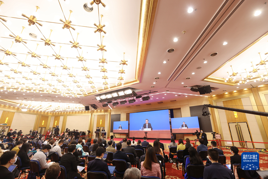李克強總理出席記者會并回答中外記者提問