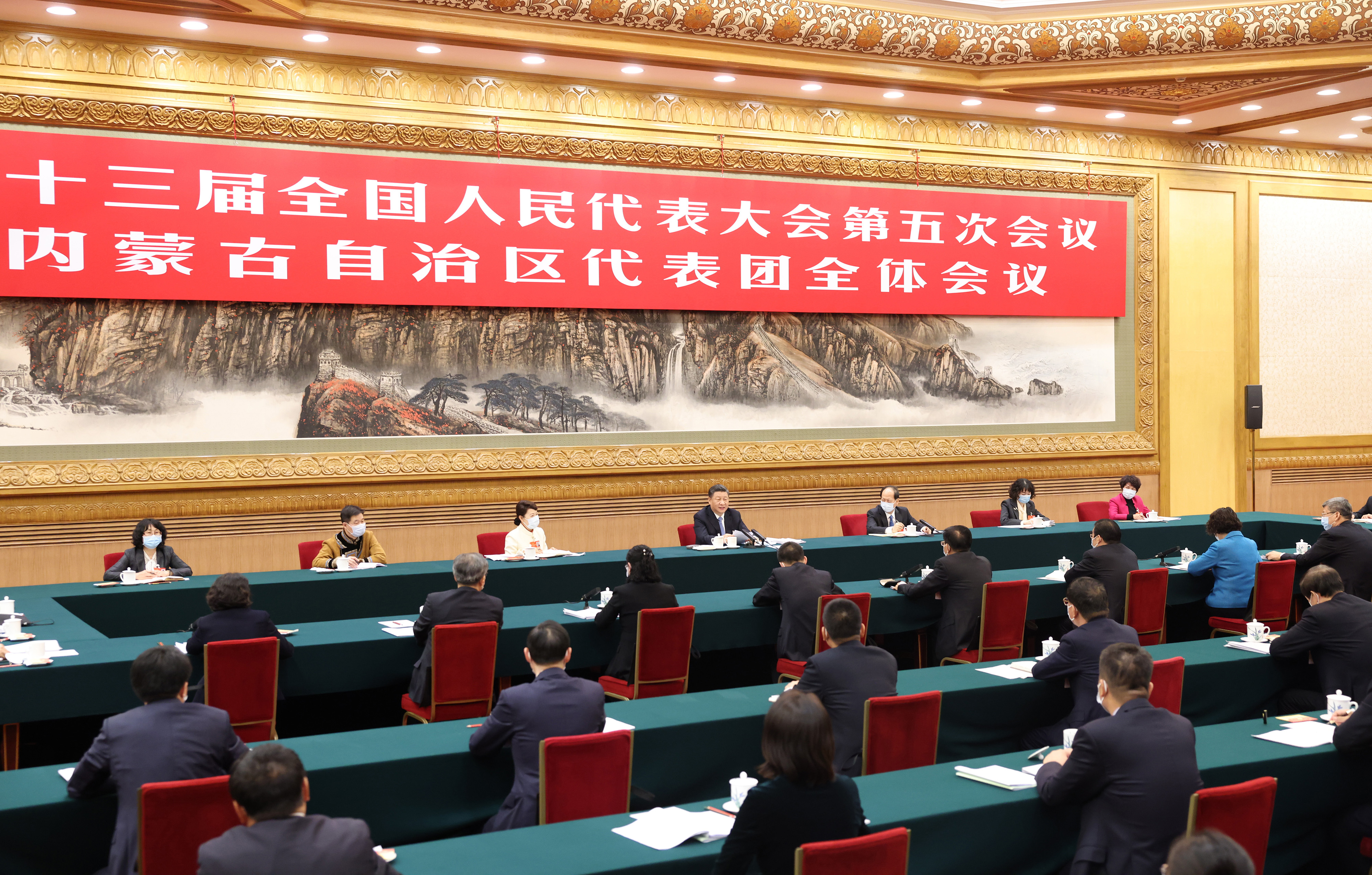 2022年3月5日，習(xí)近平總書(shū)記參加十三屆全國(guó)人大五次會(huì)議內(nèi)蒙古代表團(tuán)的審議。