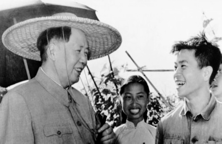 1958年，毛主席在廣東視察。