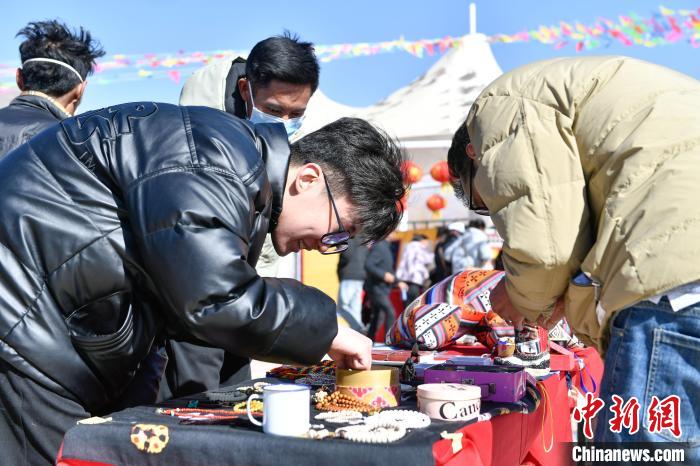 圖為展銷會現(xiàn)場?！∝暩聛硭?攝