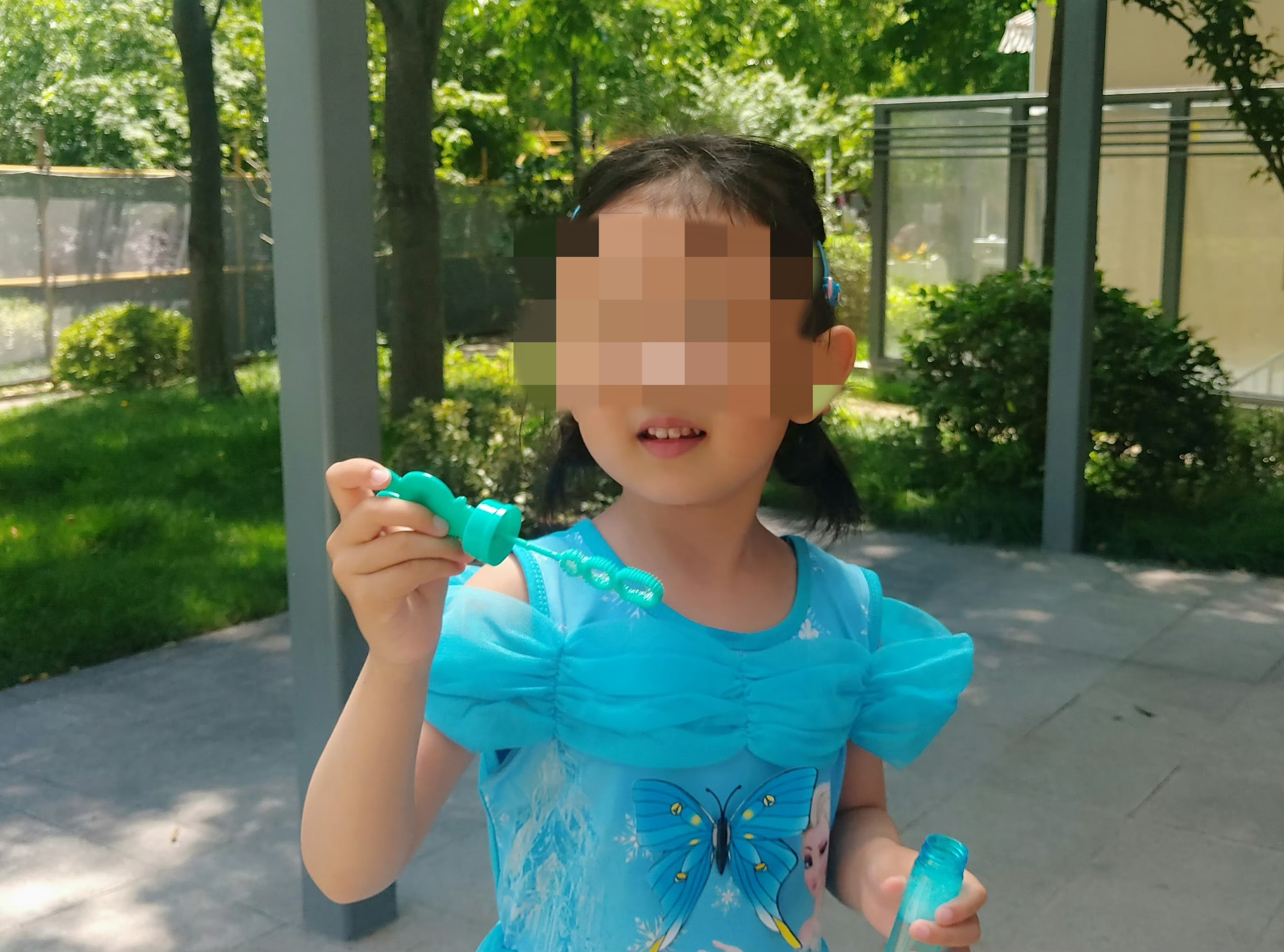 海灘失蹤女童。圖源：女童家人社交賬號